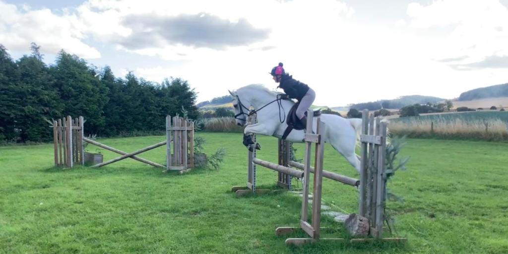 Amber on ginko jumping a working hunter fence